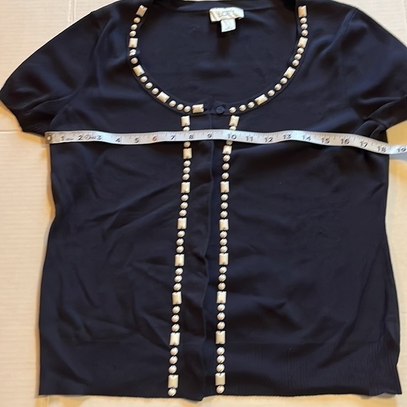 AnnTaylor loft-size M-navy,white bead trim, scoop neck, short sleeve, snap front - Picture 9 of 10